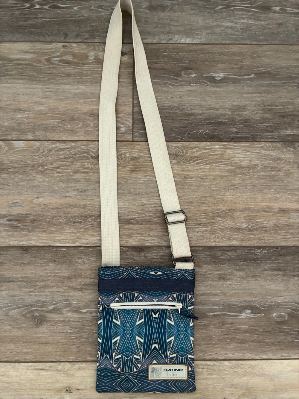 Dakine Blue Teal Patterned Crossbody Bag with Cream Strap